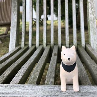 Animal de madera Pole Pole Akita