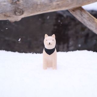Animal de madera Pole Pole Akita